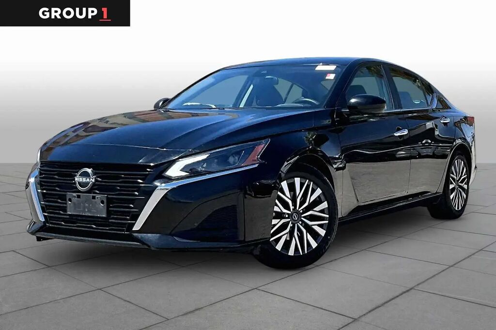 2024 Nissan Altima 2.5 SV — photo 1 of 25