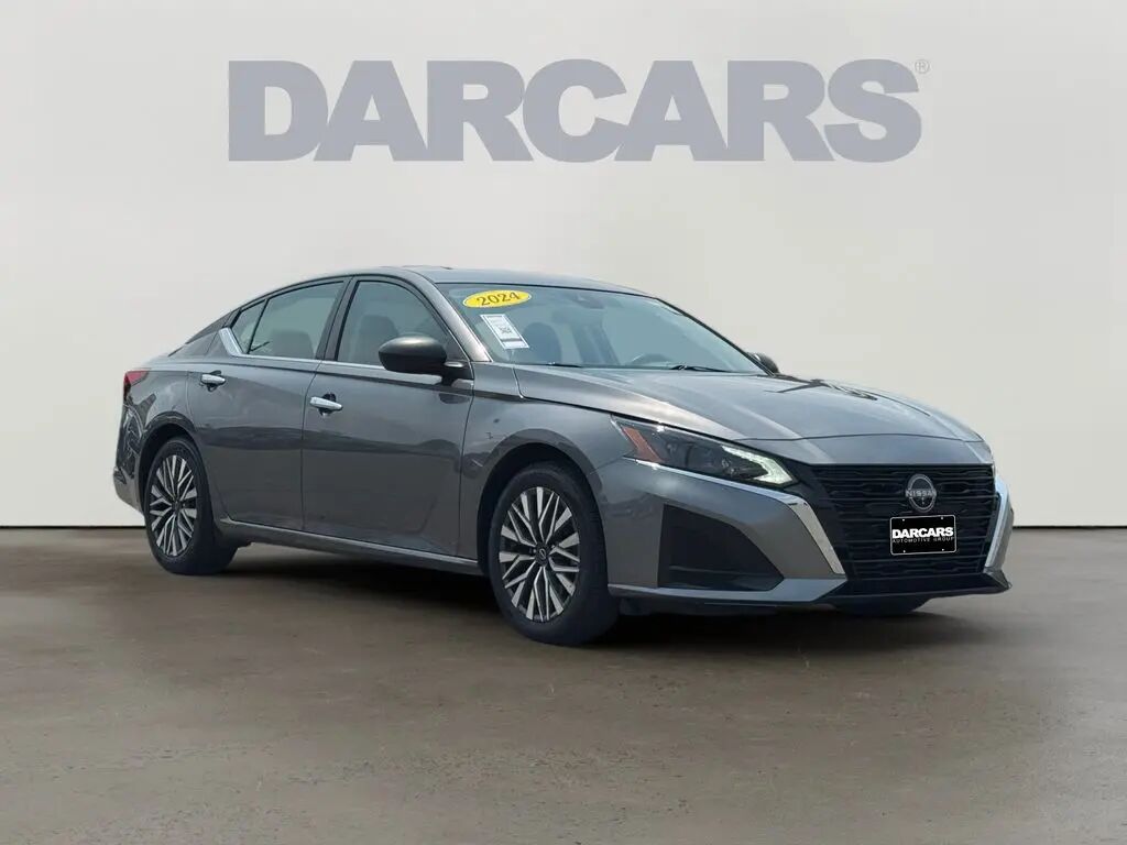2024 Nissan Altima 2.5 SV — photo 1 of 13