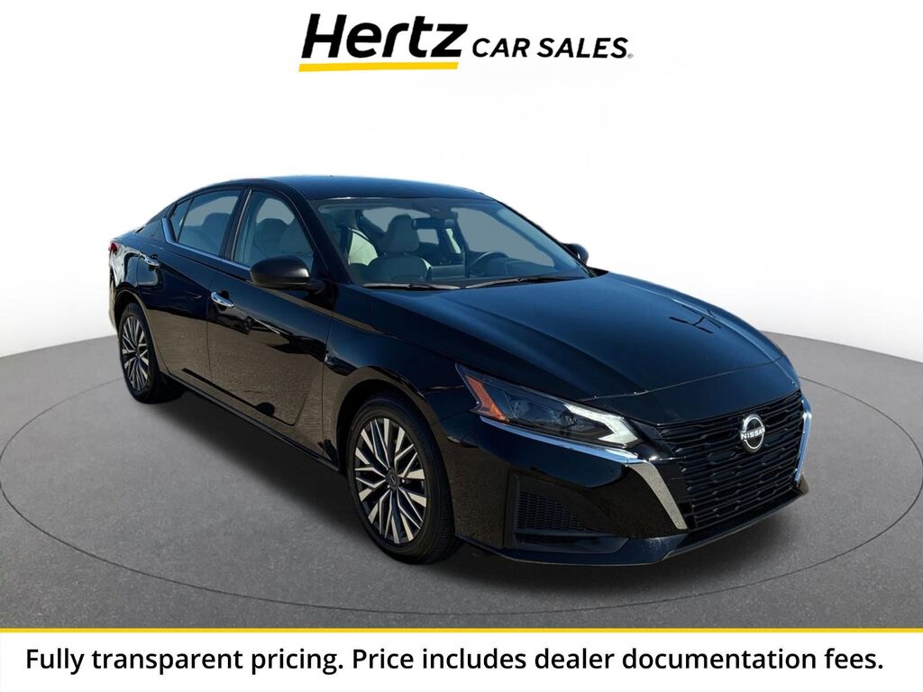 2025 Nissan Altima SV — photo 1 of 13