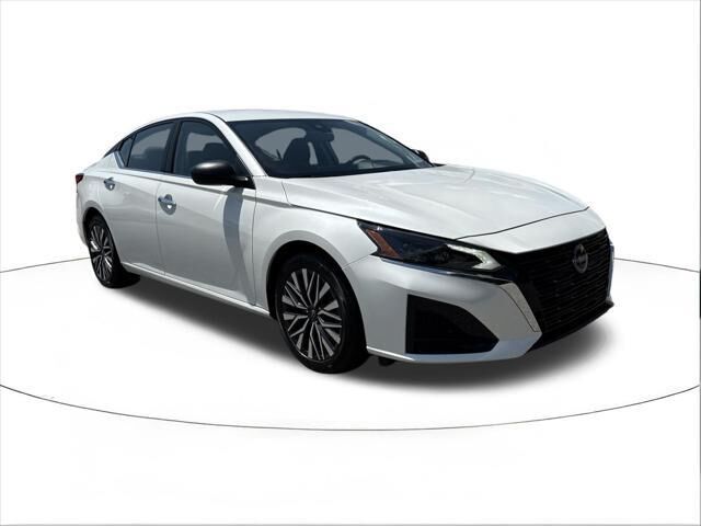 2025 Nissan Altima 2.5 SV — photo 1 of 13