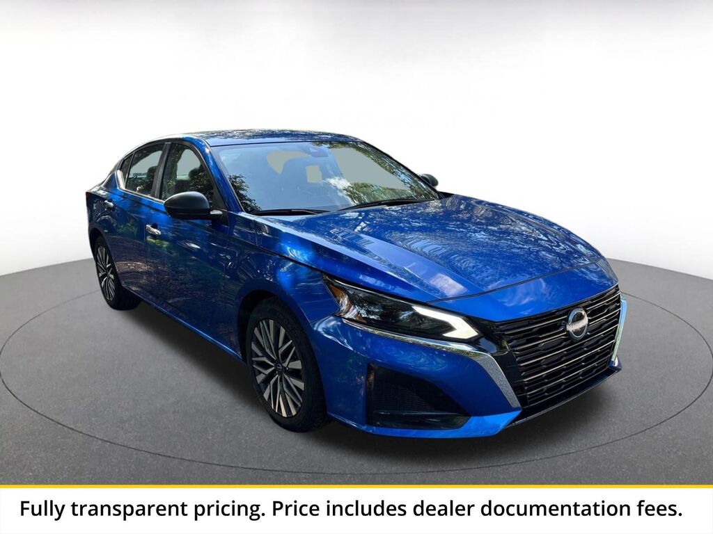 2025 Nissan Altima SV — photo 1 of 13