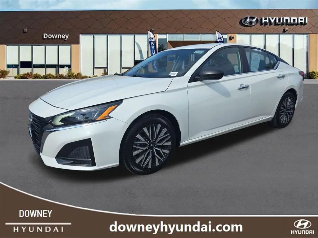 2025 Nissan Altima 2.5 SV — photo 1 of 13