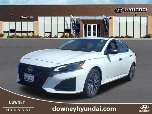 2025 Nissan Altima 2.5 SV — photo 1 of 13
