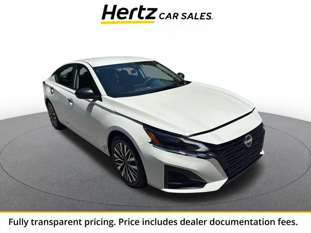 2025 Nissan Altima SV — photo 1 of 13