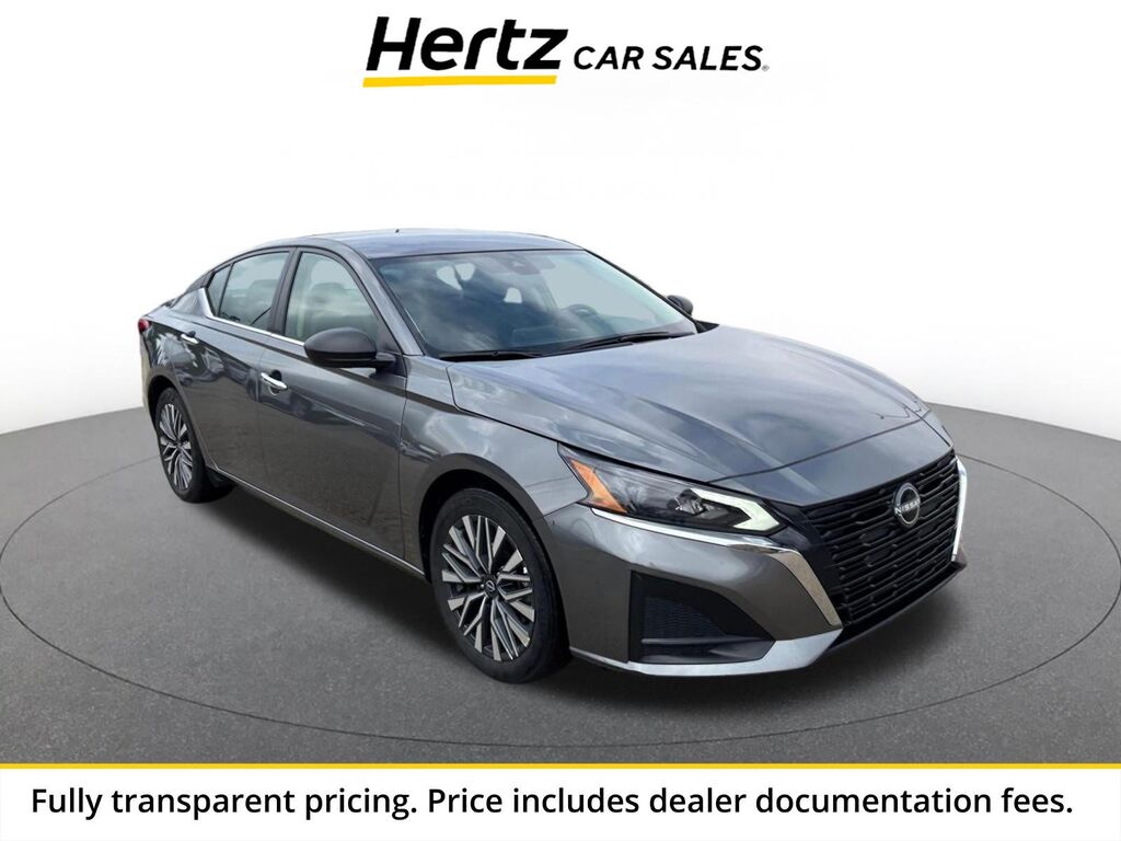2025 Nissan Altima SV — photo 1 of 13