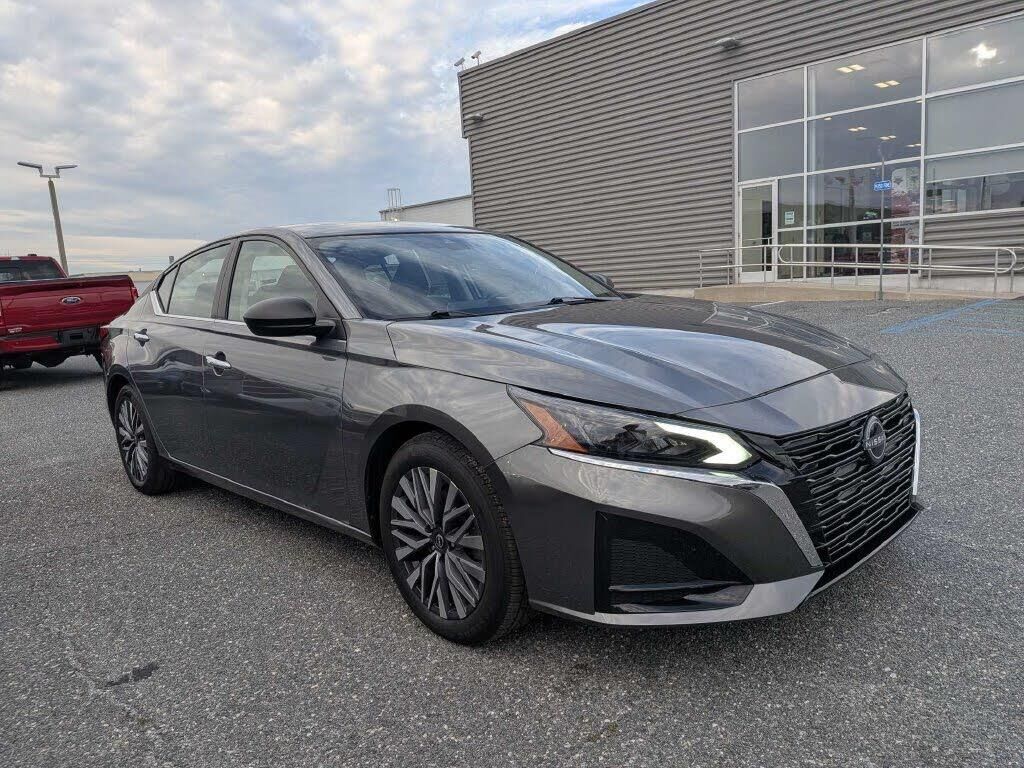 2025 Nissan Altima 2.5 SV — photo 1 of 1