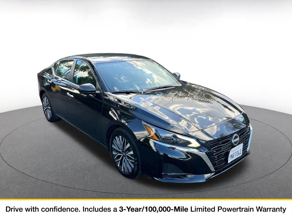 2025 Nissan Altima SV — photo 1 of 11