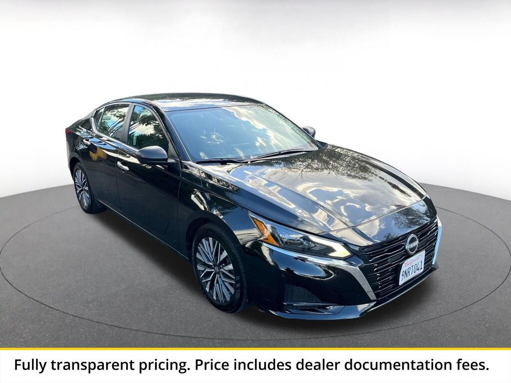2025 Nissan Altima SV — photo 1 of 13