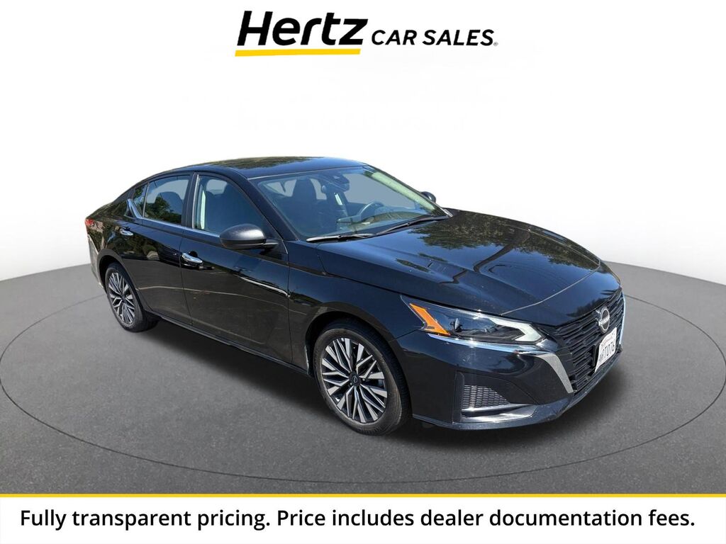 2025 Nissan Altima SV — photo 1 of 13