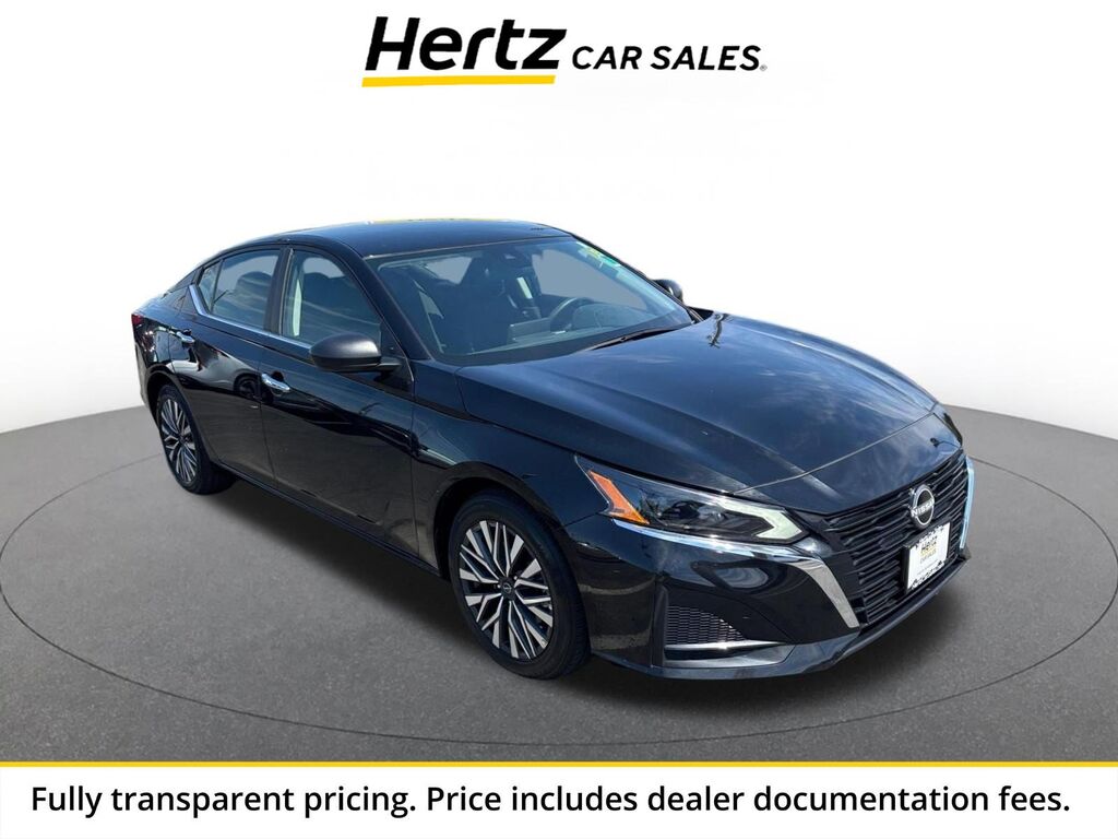 2025 Nissan Altima SV — photo 1 of 2