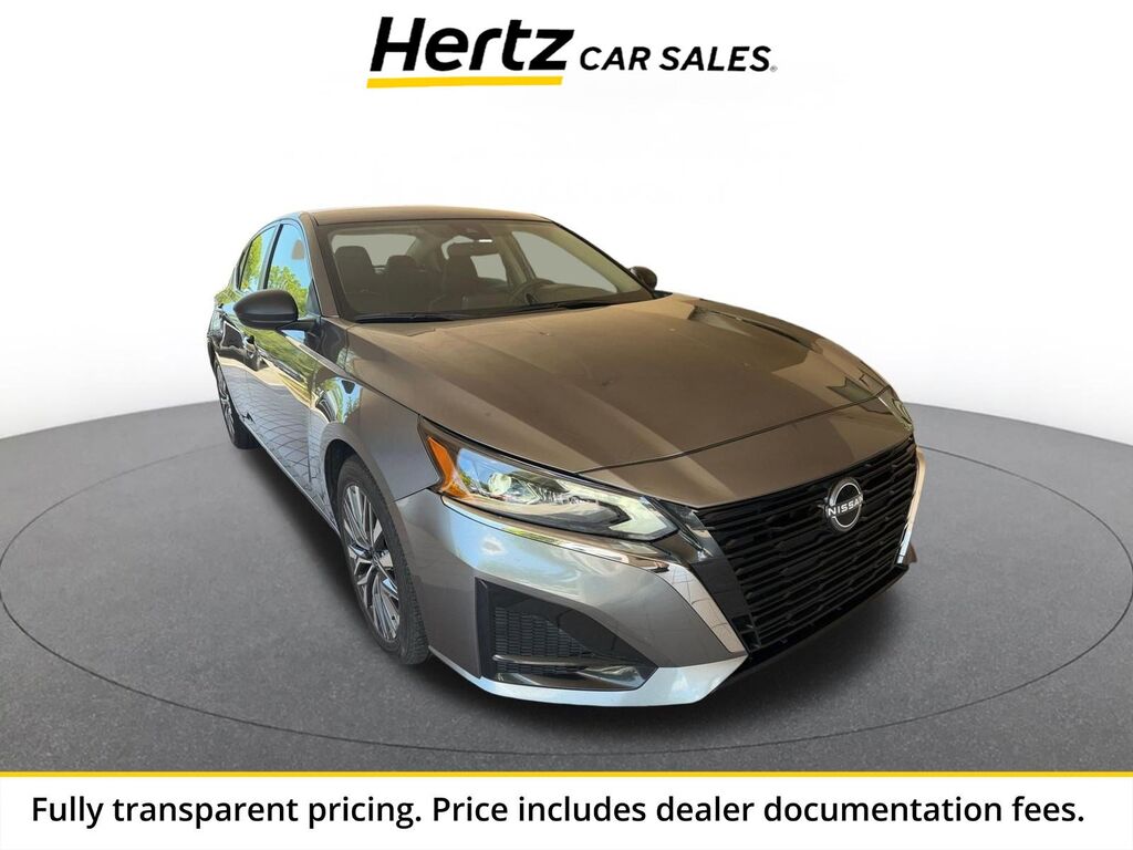 2025 Nissan Altima SV — photo 1 of 13