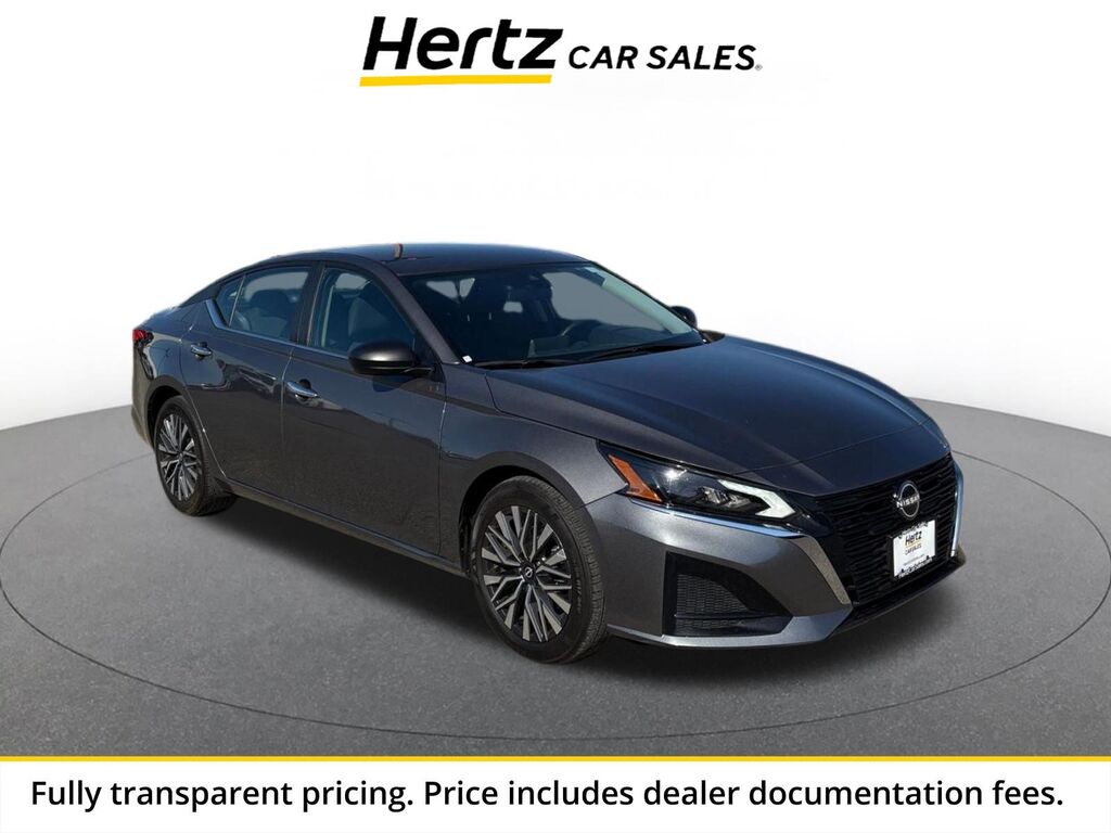 2025 Nissan Altima SV — photo 1 of 13