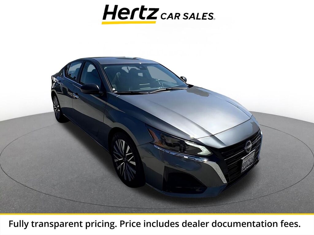 2025 Nissan Altima SV — photo 1 of 13