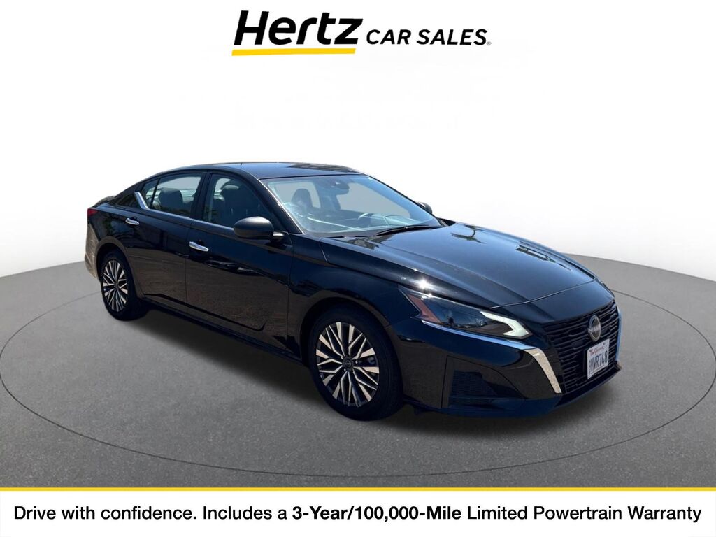 2025 Nissan Altima SV — photo 1 of 11