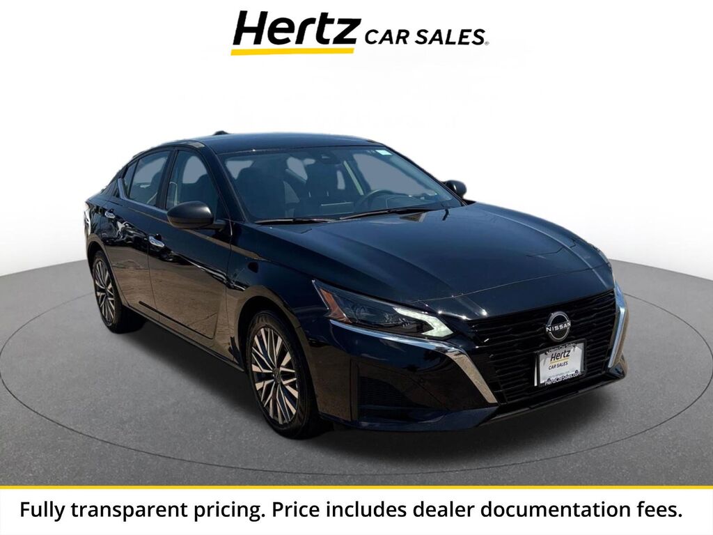 2025 Nissan Altima SV — photo 1 of 13