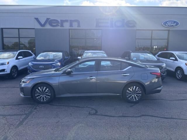 2025 Nissan Altima 2.5 SV — photo 1 of 26