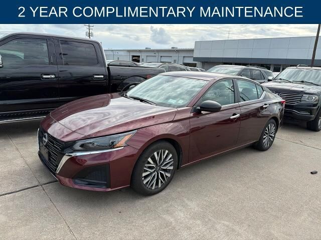 2025 Nissan Altima 2.5 SV — photo 1 of 14