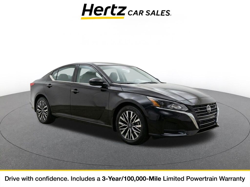 2025 Nissan Altima SV — photo 1 of 8