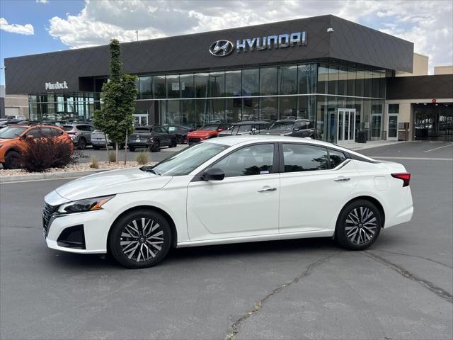 2025 Nissan Altima 2.5 SV — photo 1 of 26