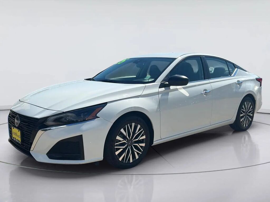 2025 Nissan Altima 2.5 SV — photo 1 of 13