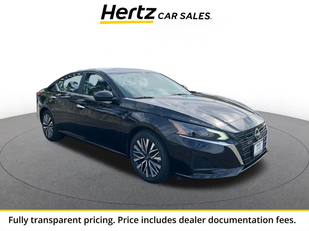 2025 Nissan Altima SV — photo 1 of 13