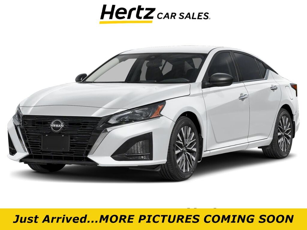 2025 Nissan Altima SV — photo 1 of 4