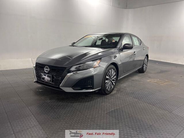 2025 Nissan Altima 2.5 SV — photo 1 of 23