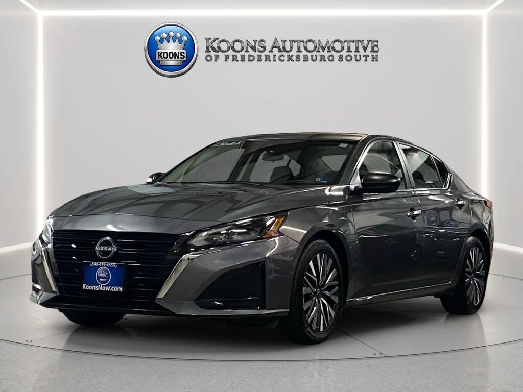2025 Nissan Altima SV — photo 1 of 13