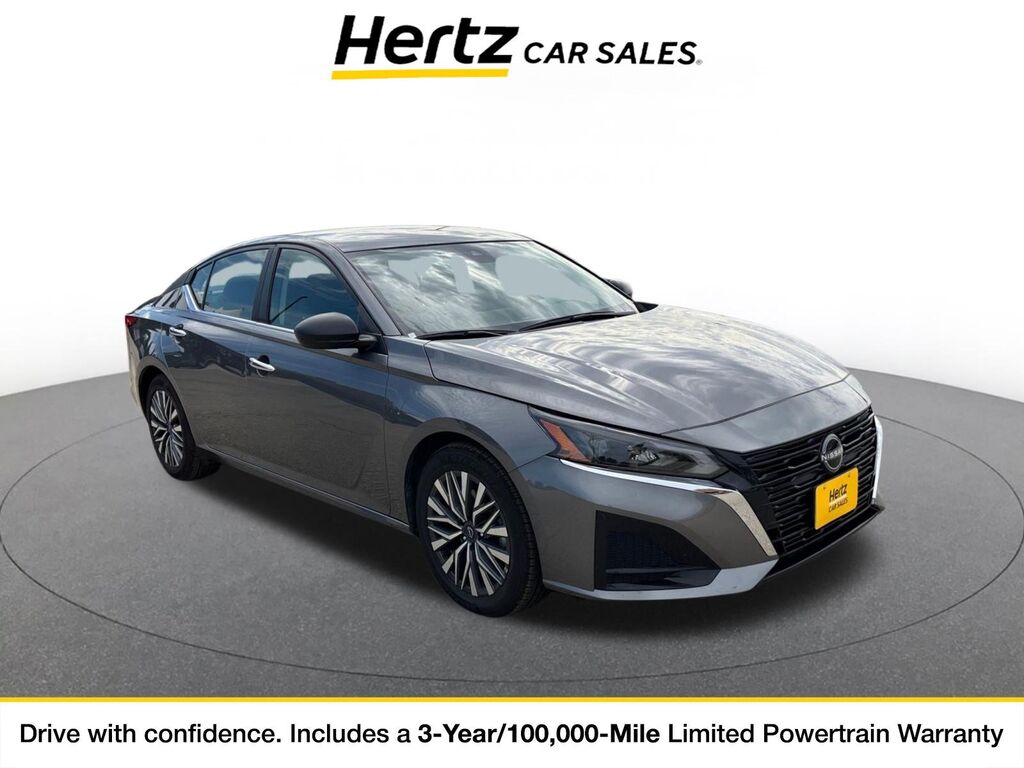 2025 Nissan Altima SV — photo 1 of 11
