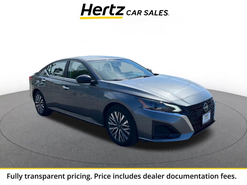 2025 Nissan Altima SV — photo 1 of 13