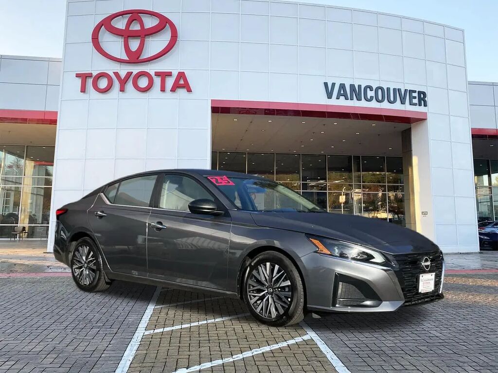 2025 Nissan Altima 2.5 SV — photo 1 of 13