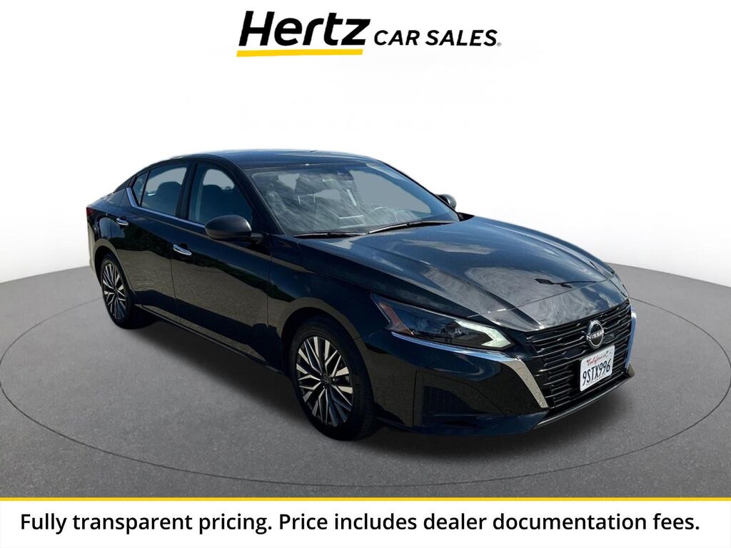2025 Nissan Altima SV — photo 1 of 13