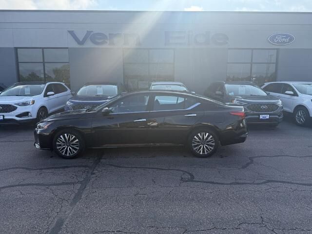 2025 Nissan Altima 2.5 SV — photo 1 of 26