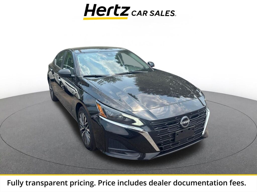 2025 Nissan Altima SV — photo 1 of 13