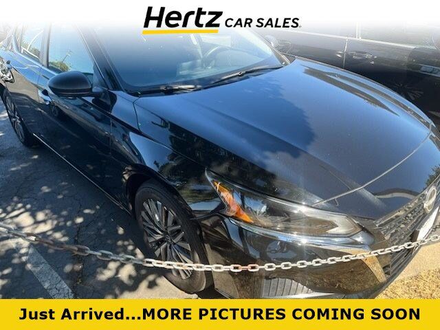 2025 Nissan Altima SV — photo 1 of 6