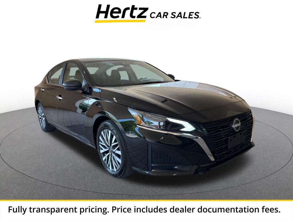 2025 Nissan Altima SV — photo 1 of 13