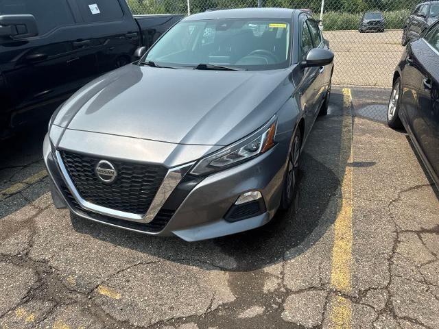 2022 Nissan Altima 2.5 SV — photo 1 of 26