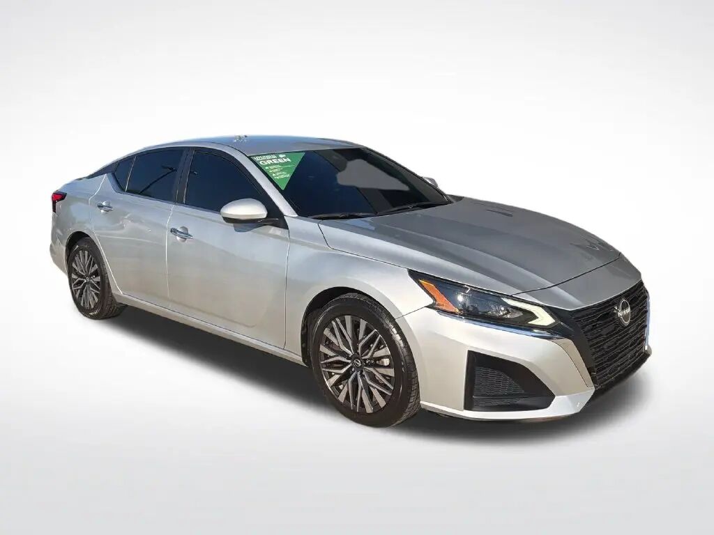 2023 Nissan Altima 2.5 SV — photo 1 of 13
