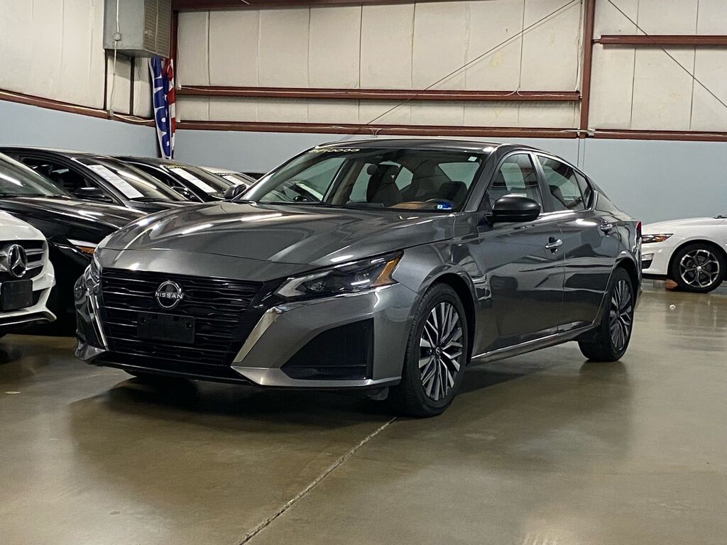 2024 Nissan Altima 2.5 SV — photo 1 of 13