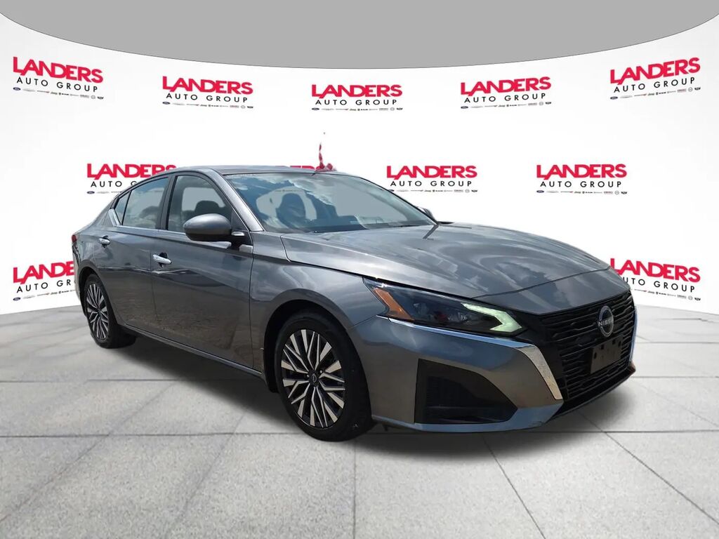 2024 Nissan Altima 2.5 SV — photo 1 of 13