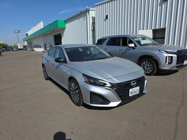 2024 Nissan Altima 2.5 SV — photo 1 of 31