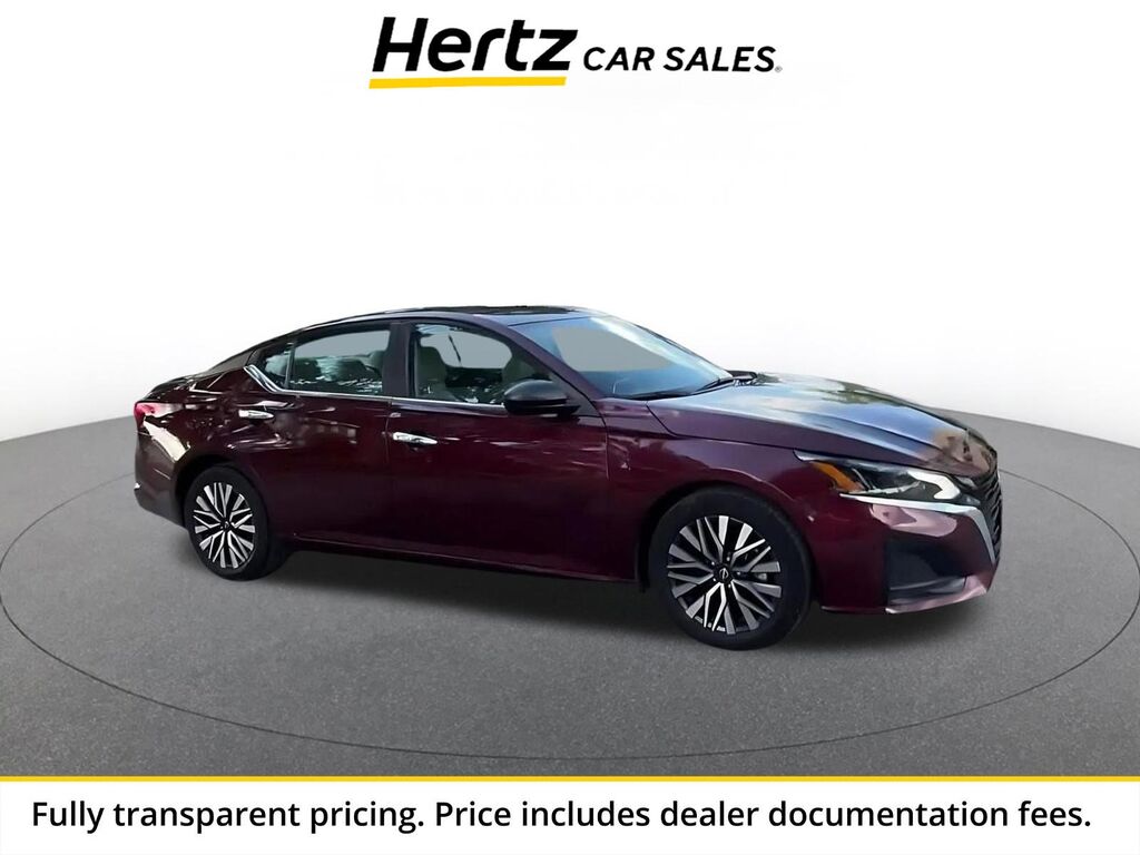 2025 Nissan Altima SV — photo 1 of 13