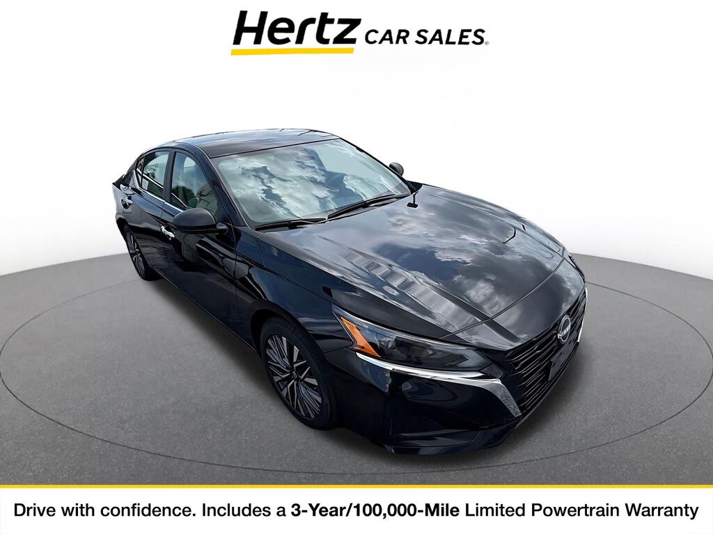 2025 Nissan Altima SV — photo 1 of 8
