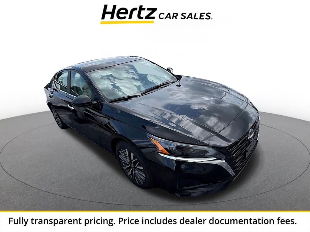 2025 Nissan Altima SV — photo 1 of 14