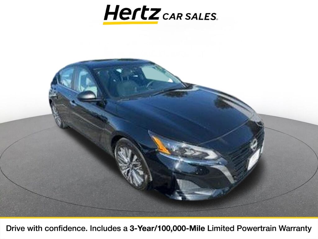 2025 Nissan Altima SV — photo 1 of 11