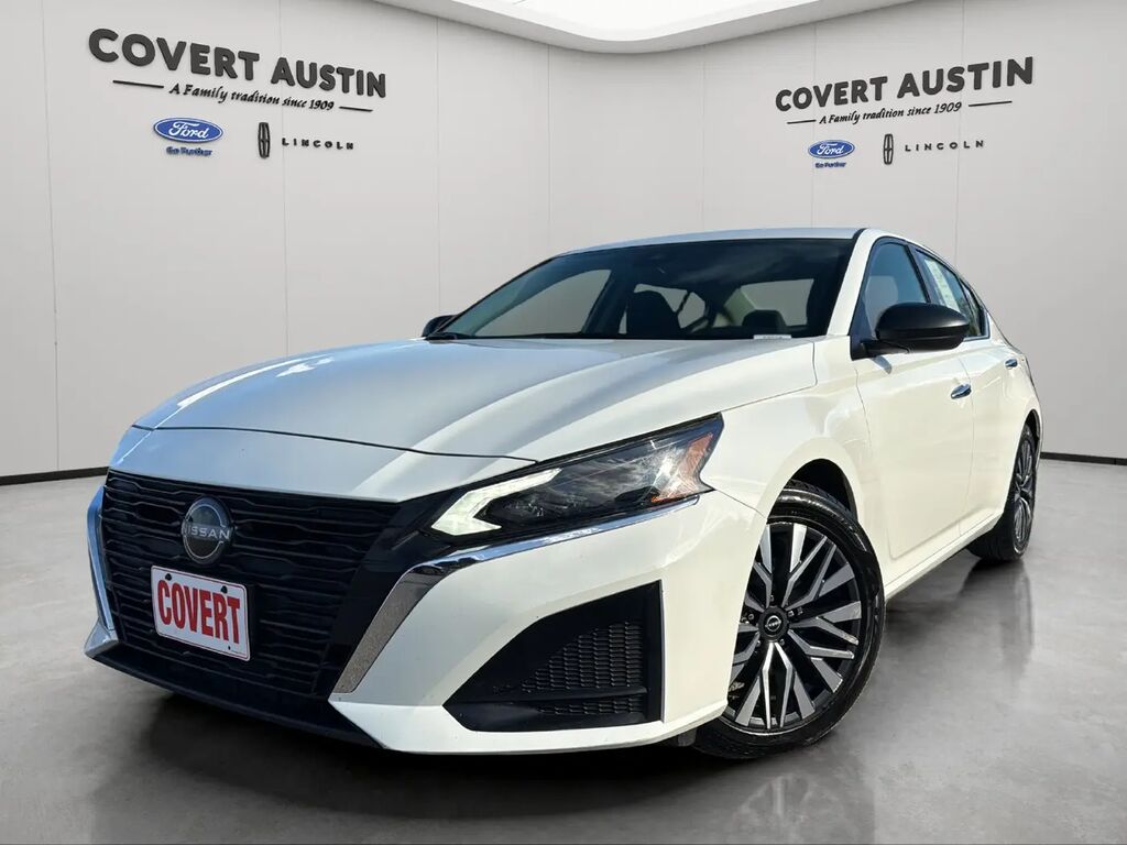 2025 Nissan Altima 2.5 SV — photo 1 of 13
