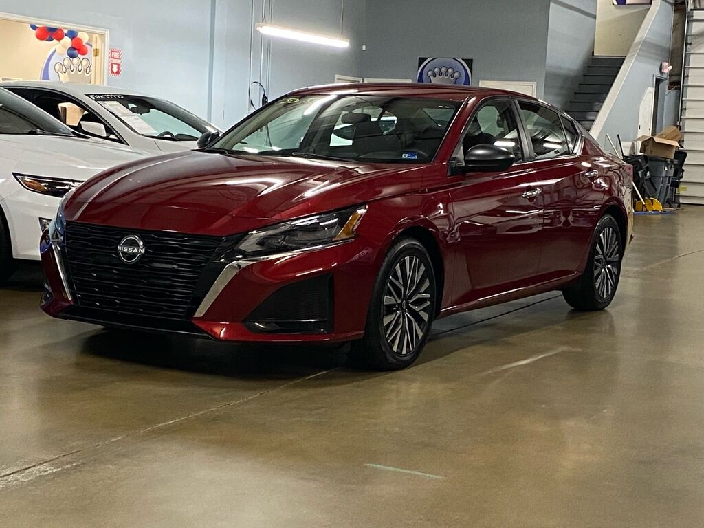 2025 Nissan Altima SV — photo 1 of 13