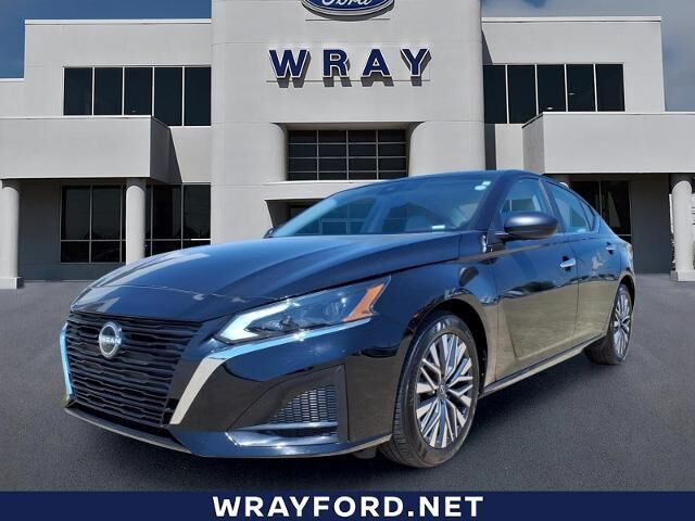 2025 Nissan Altima 2.5 SV — photo 1 of 26