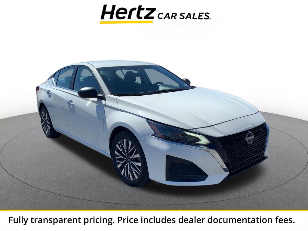 2025 Nissan Altima SV — photo 1 of 13