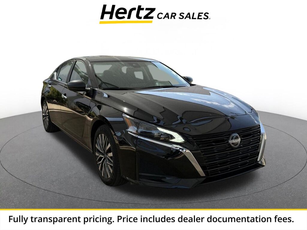 2025 Nissan Altima SV — photo 1 of 13